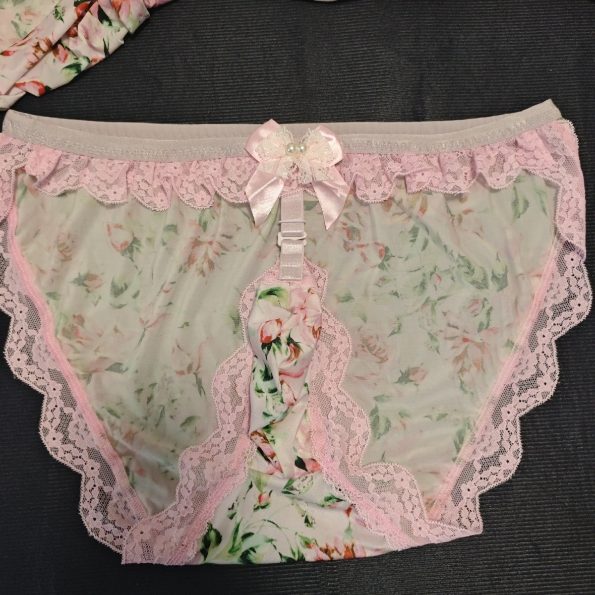 Boxer Shorts Modal - 手作りの花柄、セクシーで可愛らしいメンズブリーフ。LGBQT向け。アイスシルク素材、ピンク、フリルとレースのトリミング、リボン付き。伸縮性があり、快適な履き心地のアンダーウェア。